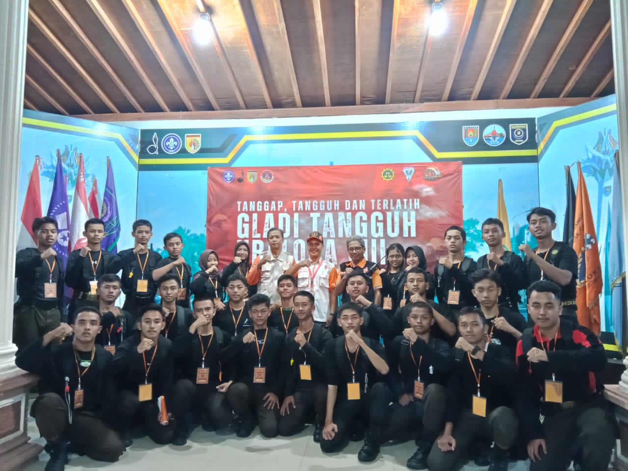 ORARI Lokal Kab. Cilacap memberikan materi dan bimbingan tentang Komunikasi SAR (CORE)
